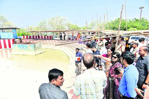 భక్తులకు ఇబ్బంది లేకుండా చూడాలి 