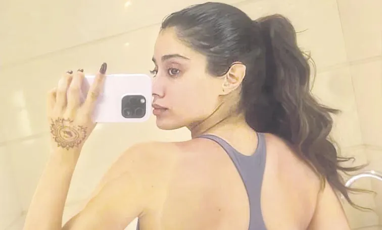 Bollywood: janhvi Kapoor gets sunburnt while shooting for param sundari in kochi