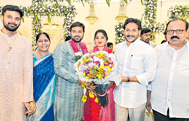 YS Jagan Mohan Reddy attends Sunitha Reddys sons wedding reception