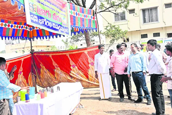 ఏర్పాట్లను పరిశీలించిన కలెక్టర్‌