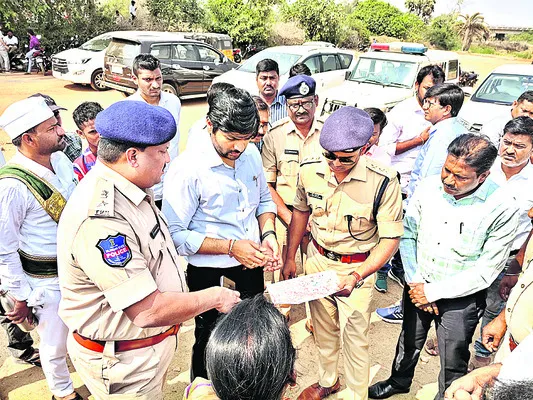 జాతరకు వచ్చే భక్తులకు సౌకర్యాలు కల్పించాలి