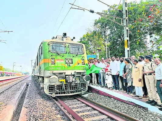 కుంభమేళాకు ప్రత్యేక రైలు  