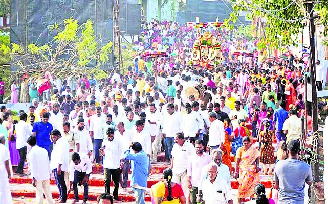 శోభాయమానంగా గిరిపరిక్రమణ 