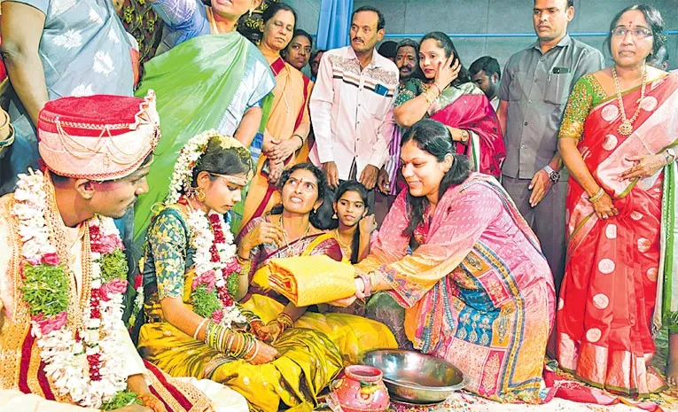 Karimnagar district officials perform wedding of orphan woman