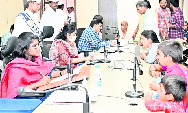 ప్రజా సమస్యల పరిష్కారానికి కృషిచేయాలి