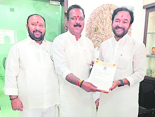 రోడ్డు మంజూరుకు నిధులు కేటాయించండి 