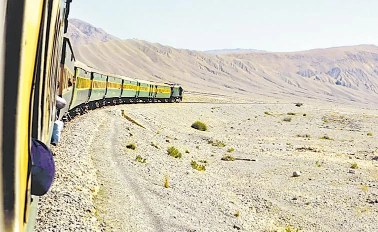 Pakistan train hijack: Baloch militants kill 30 soldiers and take 215 hostages after firing at Jaffar Express