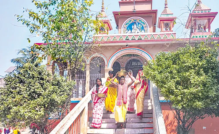 Dalit Families Enter Shiva Temple In Bengal After 300 Years