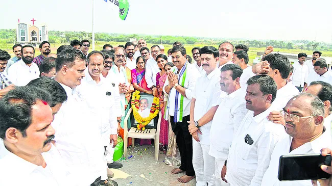 పేదల పక్షపాతి వైఎస్సార్‌ సీపీ 