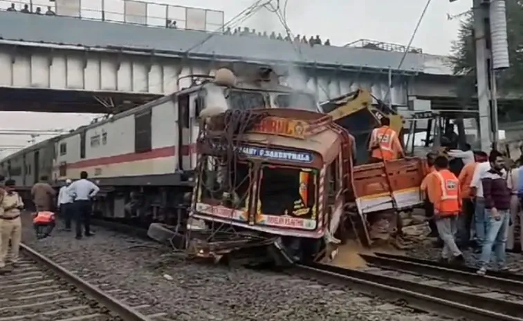 Train Hits Truck on Railway Track in Jalgaon