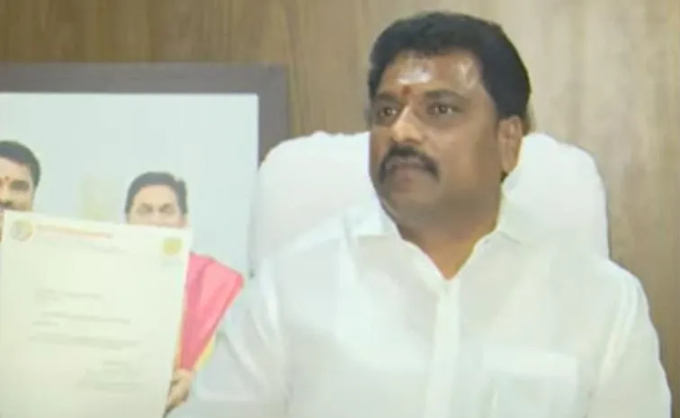 Guntur Mayor Kavati Manohar Naidu Resigns