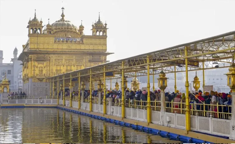 Man Attacks on Devotees at Golden Temple Five Injured