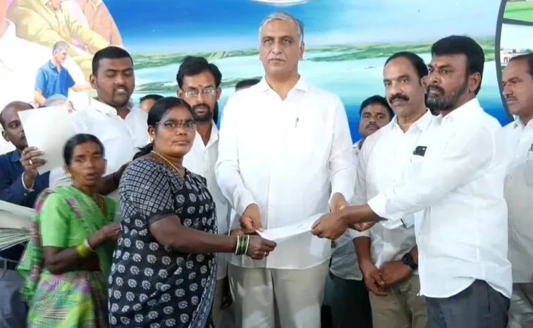 BRS Leader Harish Rao In Siddipet Distributes CMR Cheques