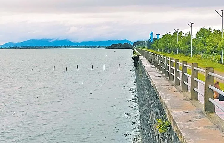 The intact 100 year old Wyra Reservoir