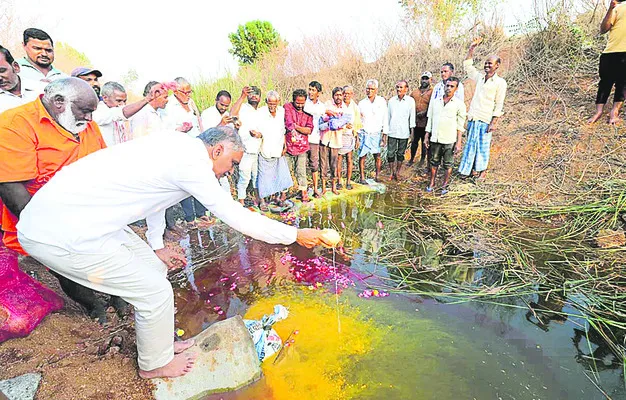 కాళేశ్వరంతో గోదావరి పరవళ్లు