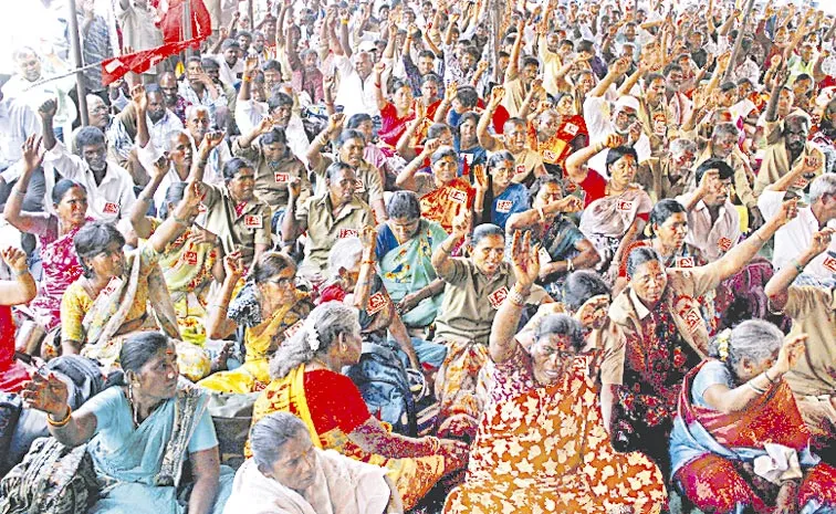 Panchayat Raj Department Employees Protest At Dharna Chowk In Vijayawada