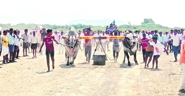 ఉత్సాహంగా బండలాగుడు పోటీలు