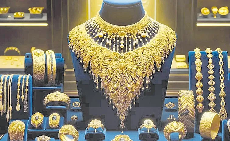 Gold continues record run breaches Rs 91000 in Delhi