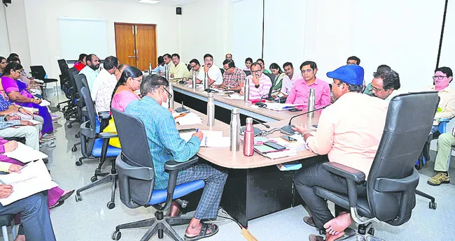 పారదర్శక రెవెన్యూ పాలన అవసరం