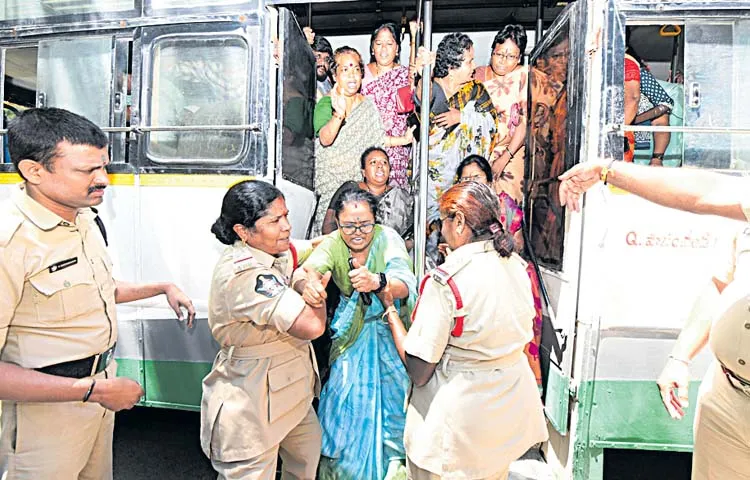 Tirupati women protest against free bus travel in an innovative way