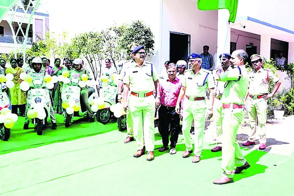 శక్తి టీమ్‌లతో రక్షణ 