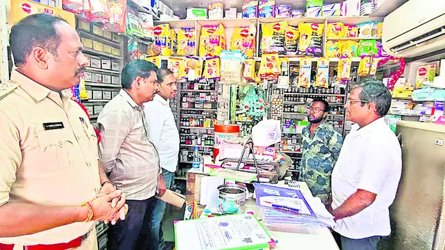 మెడికల్ షాపుల్లో ‘విజలెన్స్’ తనిఖీలు రికార్డులు సక్రమ