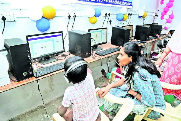 ఐనవోలులో కలెక్టర్ ఆకస్మిక పర్యటన