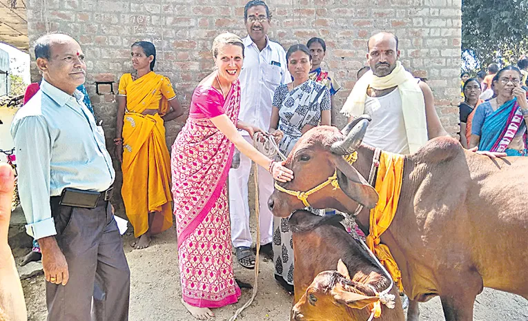 German philanthropist donates 30 cows to villagers of Kummarigdem  