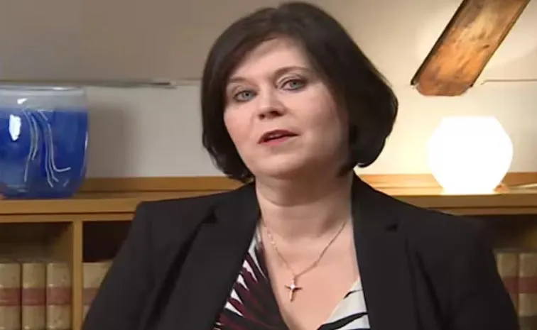 Iceland Minister Quits After Confessing To Having A Child With Teenage Boy