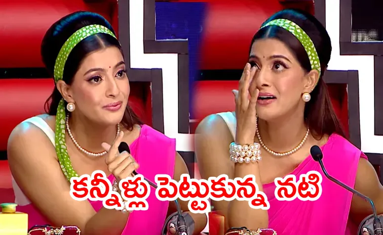 Varalaxmi Sarathkumar Left In Tears While Sharing Bad Incident