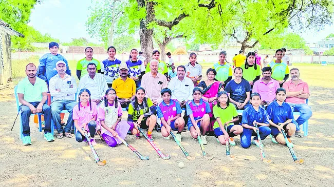 జిల్లా జూనియర్‌ బాల, బాలికల హాకీ జట్ల ఎంపిక 