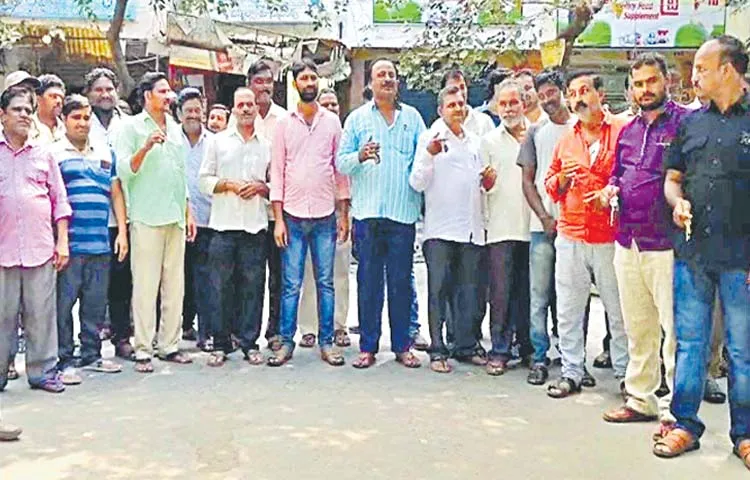 Bar owners take to the streets in Narasaraopet