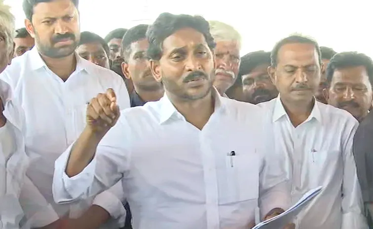 YS jagan Meets Farmers At Lingala In YSR District