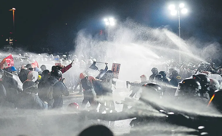 Huge protests as Istanbul mayor jailed on day of likely presidential nomination