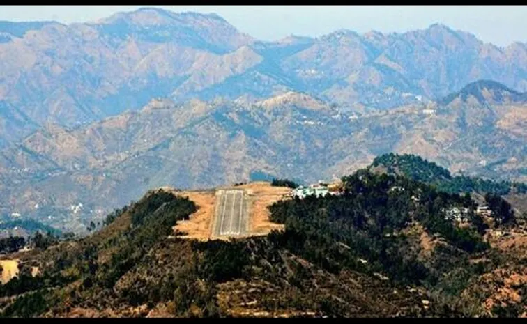 Plane with Himachal deputy CM, DGP makes emergency landing in Shimla