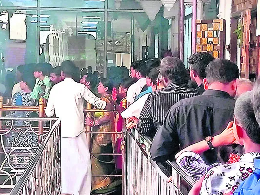 సత్యదేవునికి ఘనంగా ఏకాదశి పూజలు