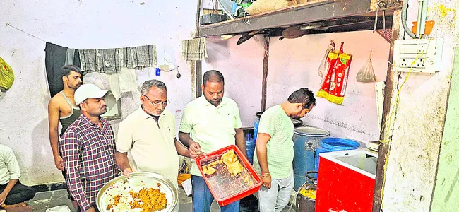 కుళ్లిన మాంసం.. కాలం చెల్లిన స్వీట్లు