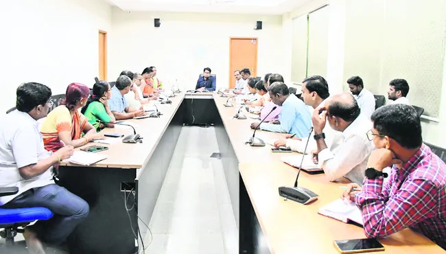 మహిళా సంఘాల అభివృద్ధికి కృషి