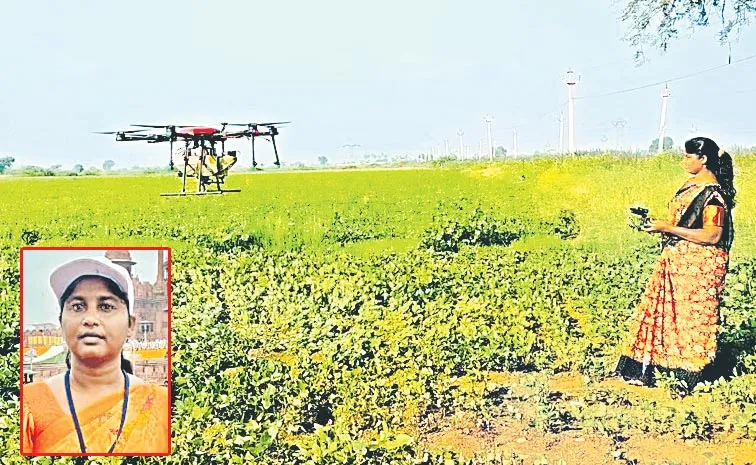 Kamalapuram thrifty woman Jyotsna becomes drone pilot: Andhra pradesh