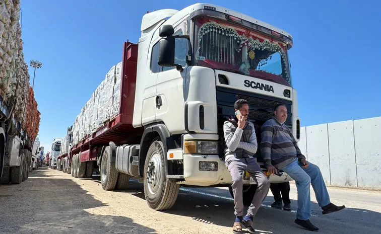 Israel blocks entry of all humanitarian aid into Gaza