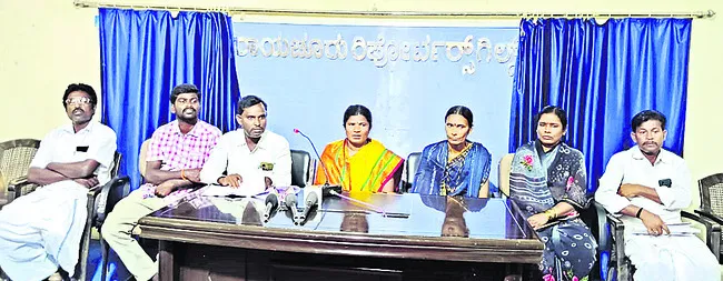 పనుల కేటాయింపులో పీడీఓ పక్షపాతం