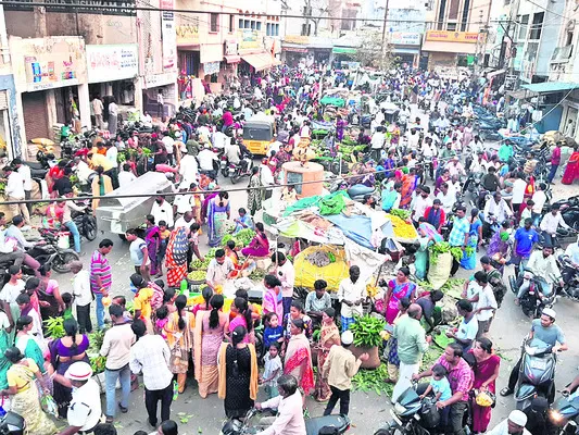 అంతటా పండుగ సందడి