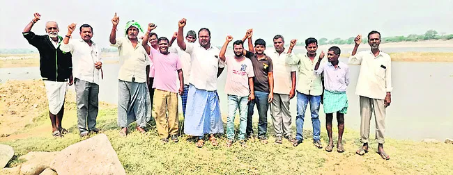 పంటలు ఎండుతున్నా పట్టదా..?