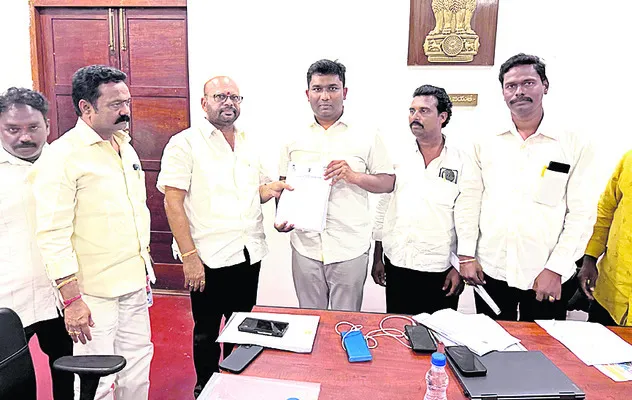 పిఠాపురంలో పారిశుధ్యం అధ్వానం