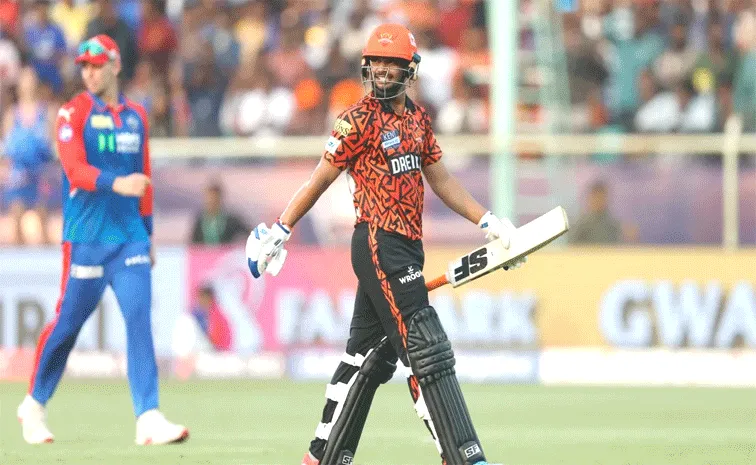 SRH Batter Aniket Verma stuns DC bowlers with breathtaking 74