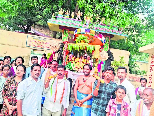 హేమాచలక్షేత్రంలో ప్రత్యేక పూజలు