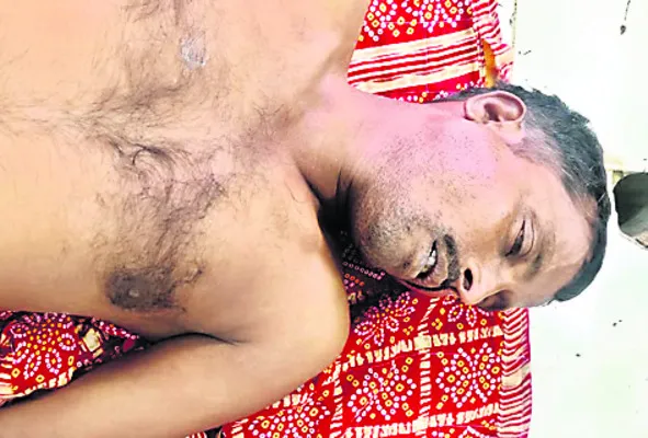 దండెంపై దుస్తులు ఆరేస్తుండగా..