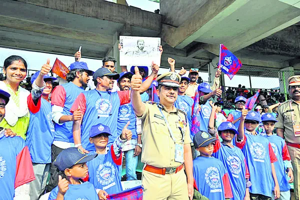 ఐపీఎల్ మ్యాచ్ చూసిన అనాథలు
