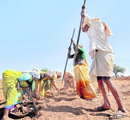 స్వల్పంగా పెరిగిన ఉపాధి కూలి ధర