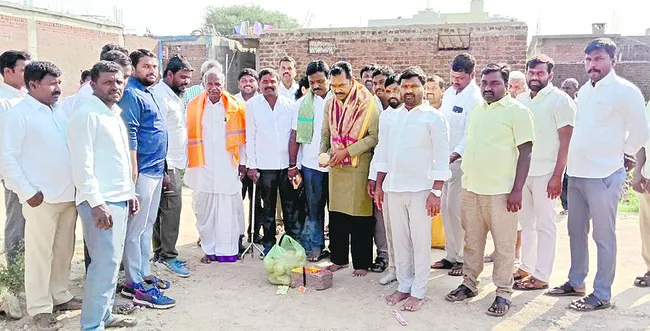 సీసీ రోడ్లతో గ్రామాలు పరిశుభ్రం